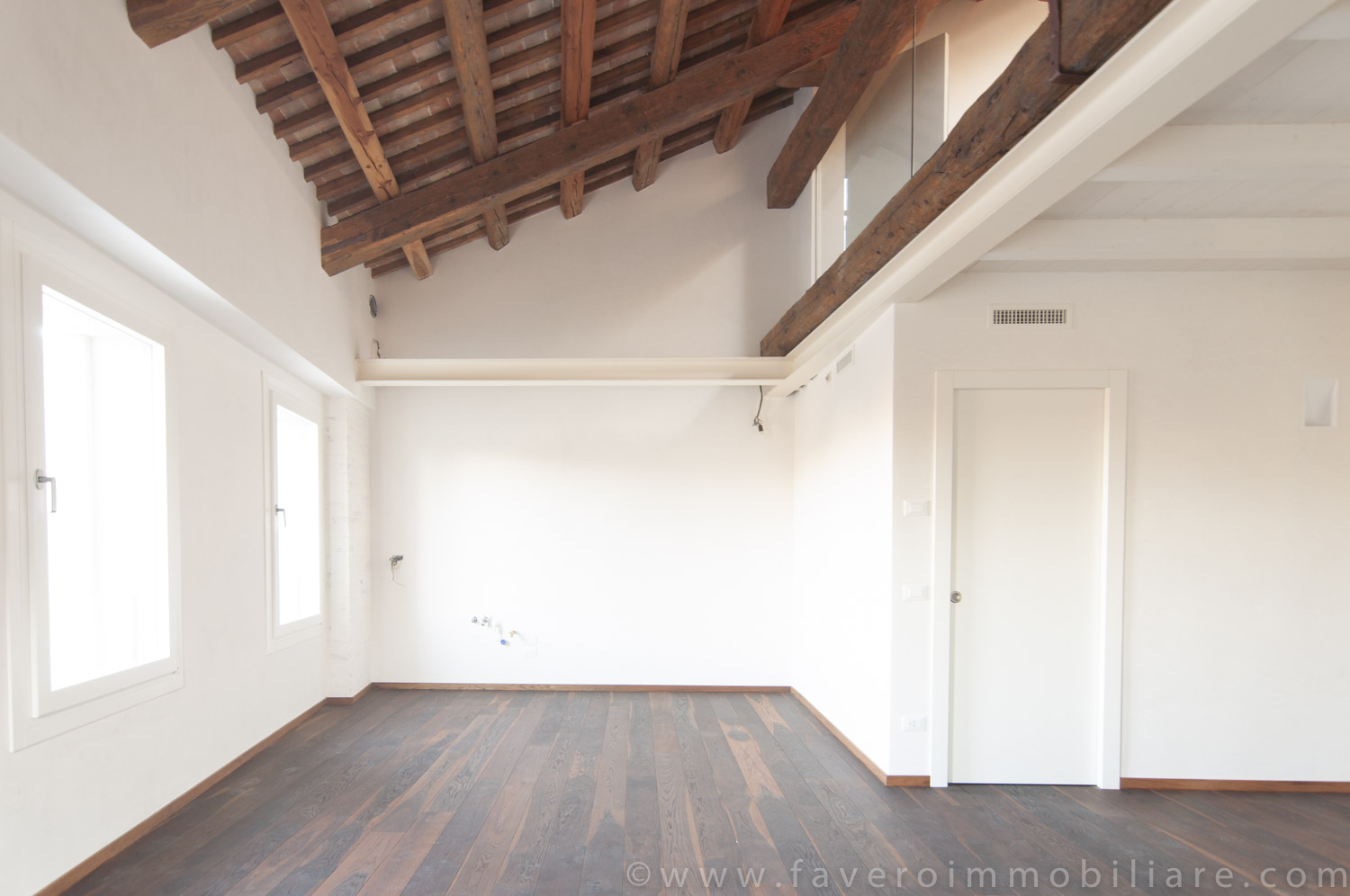 DOLO Esclusivo duplex di 120mq su vano scale di 3 unità.