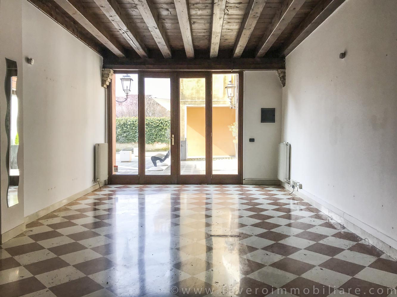 DOLO Elegante e spazioso Negozio in vendita in centro paese