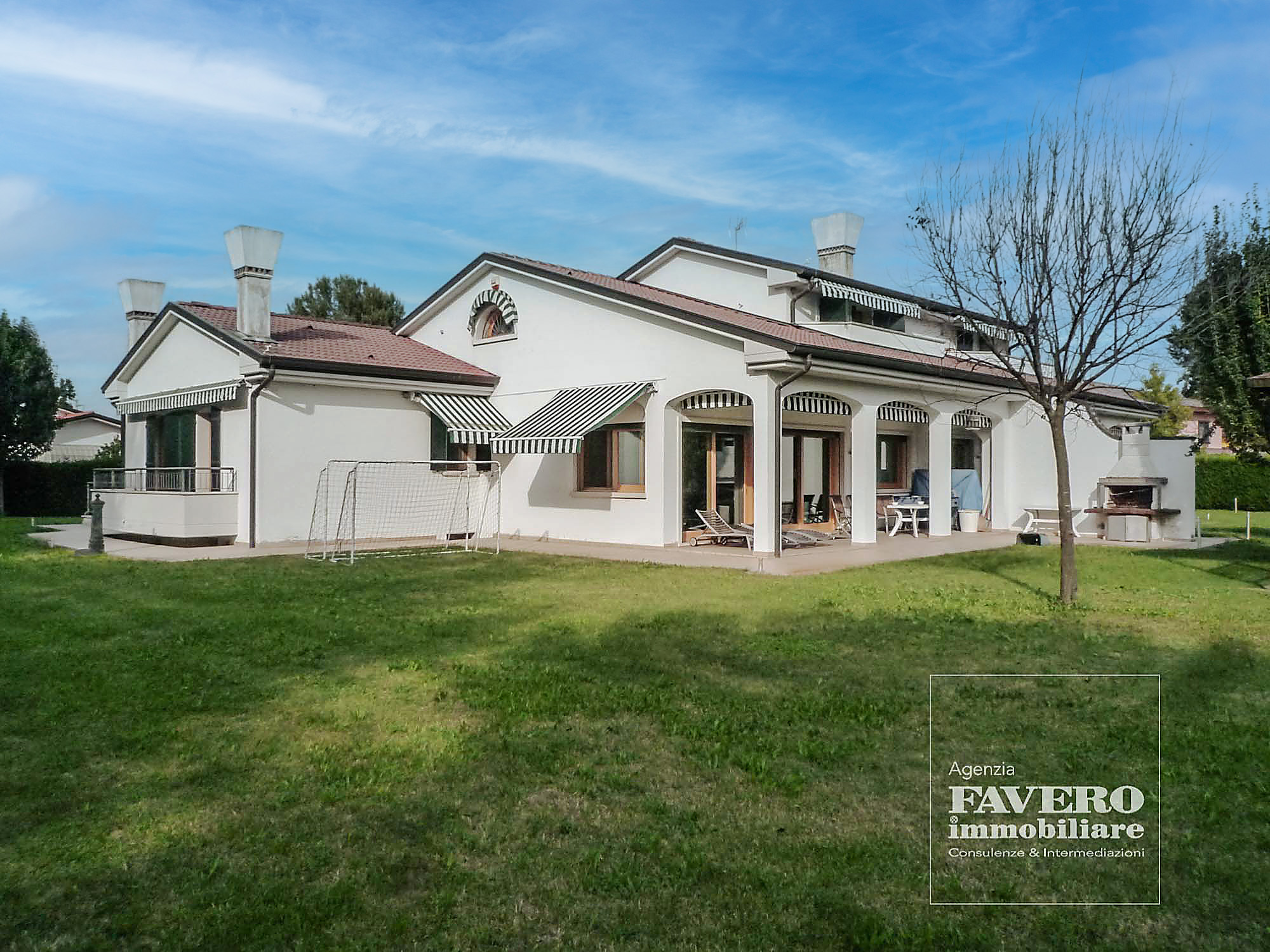 MESTRE Zelarino splendida Villa accostata con 1800mq di giardino e garage doppio